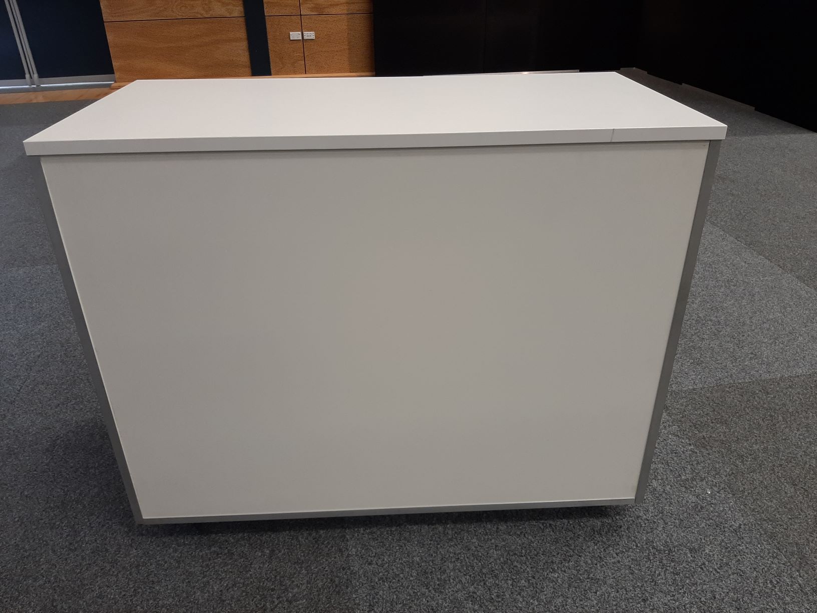CABINET LOCKABLE WHITE ON CASTERS